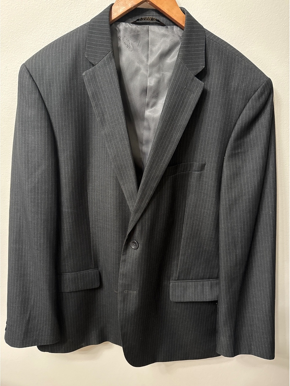 Caravelli Italy Gray Pinstripe Sport Coat Blazer 44S 38W Missing Button